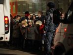 separatis-pro-rusia-evakuasi-penduduk-dari-ukraina-timur_20220221_072017.jpg