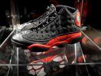 sepatu-air-jordan-13-yang-digunakan-michael-jordan.jpg