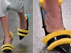 sepatu-stiletto-berhias-spons-cuci-piring_20180921_123241.jpg