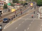 sepeda-motor-nekat-lintasi-flyover-pesing_20210413_185112.jpg