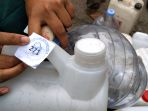 sepuluh-ton-minyak-goreng-curah-disalurkan-di-pasar-ciwastra_20220321_185744.jpg