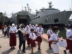 serbuan-vaksinasi-maritim-tni-al-go-to-school-menjadi-sebuah-momentum.jpg