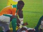 serge-aurier-menolong-pemain-mali_20161014_170429.jpg