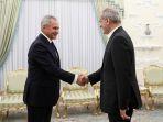 sergei-shoigu-mengadakan-pertemuan-dengan-presiden-iran.jpg