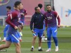 sergi-barjuan-latih-barca.jpg