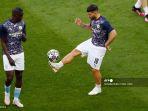 sergio-aguero-kanan-mengontrol-bola-pemanasan-menjelang-pertandingan-final-liga-champions.jpg