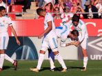 sergio-ramos-cium-sepatu-isco_20171030_045059.jpg
