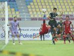 sergio-silva-melakukan-salto.jpg
