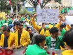 seribuan-mahasiswa-kembali-demo-dprk-lhokseumawe.jpg