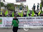 serikat-pekerja-di-gresik-unjuk-rasa_20171101_165425.jpg