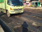 sering-terendam-banjir-dan-rob-jalur-pantura-demak-rusak-parah.jpg