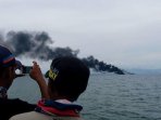 serma-musbah-selamatkan-puluhan-korban-kapal-terbakar-di-buton_20160815_113744.jpg