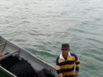 serma-musbah-selamatkan-puluhan-korban-kapal-terbakar-di-selat-buton_20160812_141300.jpg