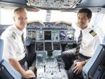 serunya-melihat-kokpit-pesawat-a380-emirates_20160623_172900.jpg