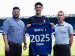 sesi-foto-elkan-baggot-setelah-memperpanjang-kontraknya-di-ipswich-town.jpg