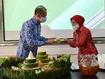 sesmenpora-gatot-s-dewa-broto-staf-ahli-bidang-politik-kemenpora-yuni-poerwanti.jpg