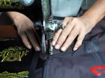 setia-puluhan-tahun-geluti-profesi-penjahit-pinggir-jalan_20210611_220737.jpg
