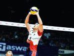 setter-bhayangkara-presisi-melompat-hendak-melakukan-umpan-bola.jpg