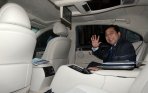 setya-novanto-berikan-surat-keputusan-paripurna-dpr_20150115_203337.jpg
