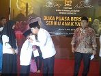 setya-novanto-di-acara-buka-puasa-bersama_20170609_190640.jpg