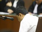 setya-novanto-jalani-sidang-perdana_20171213_154903.jpg
