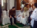 setya-novanto-melayat-basofi-soedirman_20170808_112852.jpg