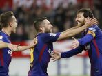 sevilla-vs-barcelona-denis-suarez-jordi-alba-lionel-messi-2_20180401_090319.jpg