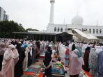Hukum Menelan Sisa Makanan saat Salat, Begini Penjelasannya