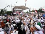 shalat-jumat-aksi-damai-212-di-monas_20161202_143917.jpg