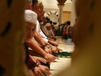 shalat-tarawih-di-masjid-agung-mujahidin-pontianak_20150710_154150.jpg