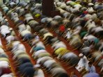 shalat-tarawih-malam-pertama-ramadan_20150619_155244.jpg