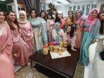 shanty-widihastuti-bersama-grup-arisannya.jpg