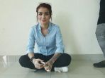 sheila-marcia-duduk-bersila-tanpa-alas_20170110_214718.jpg