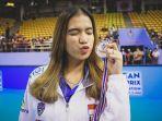 shella-bernadetha-foto-bersama-medali-asean-grand-prix-2022.jpg