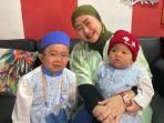shelvie-hana-wijaya-membantu-perekonomian-daus-mini-dengan-berjualan-baju-online.jpg