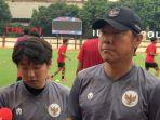 shin-tae-yong-saat-ditemui-sebelum-memimpin-latihan-di-stadion-ptik.jpg
