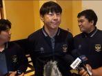 shin-tae-yong-saat-diwawancarai-usai-acara-pelepasan-timnas-indonesia-u-20.jpg