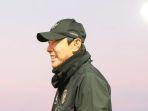 shin-tae-yong-tersenyum-saat-memimpin-tc-timnas-indonesia-di-turki-jelang-gelaran-piala-asia-2024.jpg