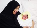 shireen-sungkar-melahirkan_20160725_131824.jpg