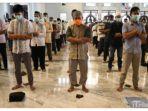 sholat-berjamaah-sesuai-prokes.jpg
