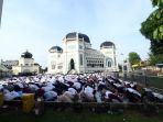 sholat-idul-fitri-1440-h-di-masjid-raya-medan_20190605_123924.jpg