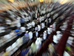 sholat-tarawih-pertama-di-masjid-pusdai-jabar-bandung_20150618_142012.jpg