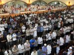sholat-tarawih-pertama-di-masjid-pusdai-jabar-bandung_20150618_143506.jpg