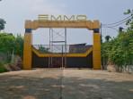 Gerbang Usang Proyek Triliunan: Showroom Motor MBG Tak Izin RT, Dijaga Pria Seragam Loreng