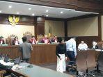 sidang-dengan-terdakwa-lucas-terkait-perkara-dugaan-merintangi-penyidikan.jpg