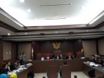 sidang-digelar-di-ruang-moechtar-koesoemaatmadja-3_20180207_113414.jpg