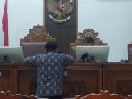 sidang-ditundaaaaa.jpg