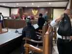 Tutupi Wajah, Momen Petugas Kejaksaan Wakili Gibran di Sidang Gugatan Subhan Palal di PN Jakpus