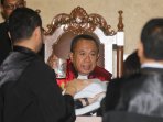 sidang-jessica-hakim-binsar-gultom-lihat-barbuk-kopi-vietnam_20160729_142459.jpg