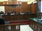 sidang-kasus-penggelapan-pasar-turi-surabaya_20180927_231245.jpg